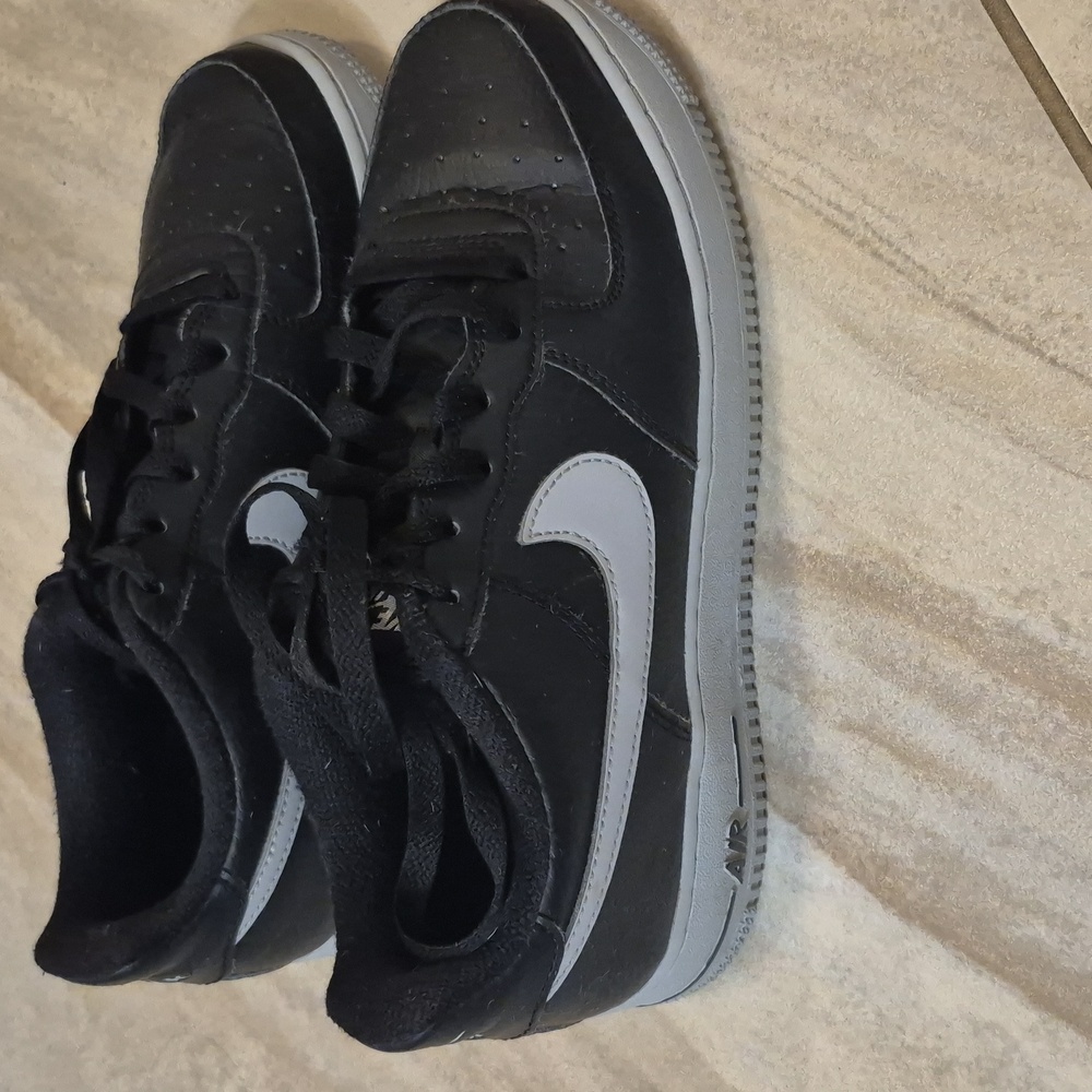 Nike Air Force 1, Size 7Y - Picture 2 of 4